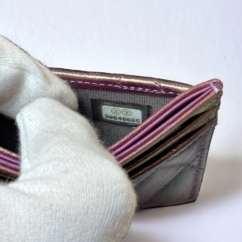 🔥 EUC CHANEL 2020 IRIDESCENT LAMBSKIN QUILTED CARDHOLDER 🔥 - Picture 9 of 13